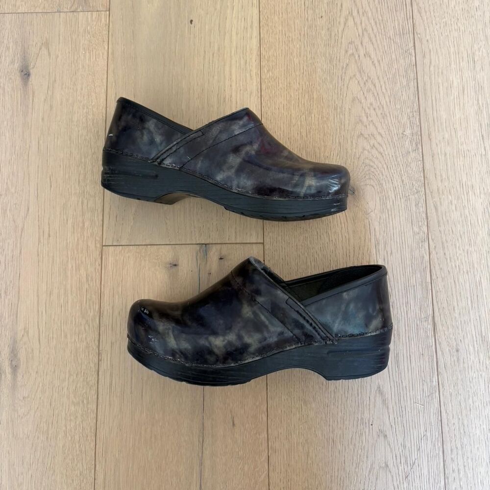 Dansko Women's Black and Gray Clogs